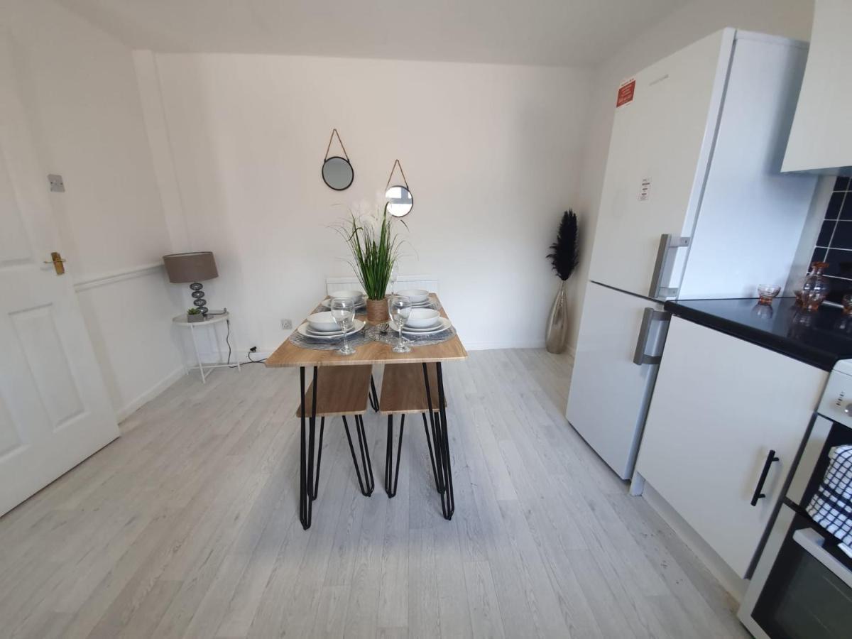 Bv Luxury Spacious 3 Bedroom House At Isaac Close Manchester Exterior foto