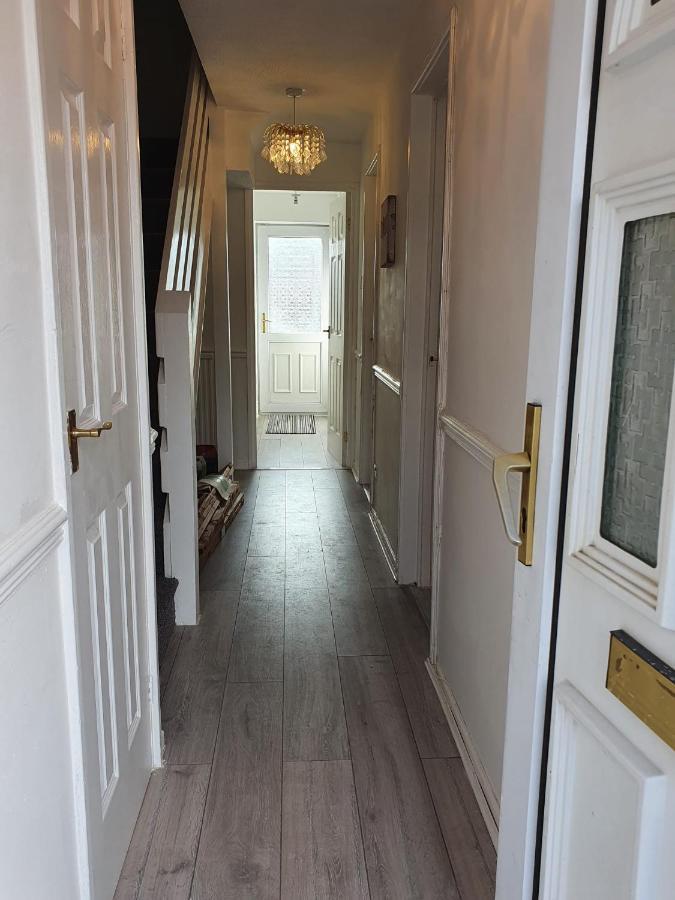 Bv Luxury Spacious 3 Bedroom House At Isaac Close Manchester Exterior foto