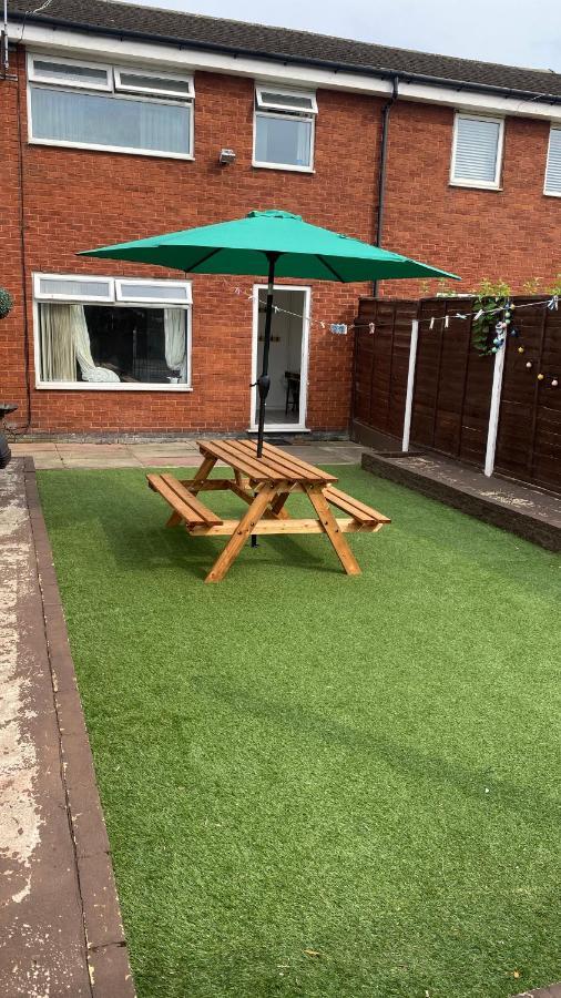 Bv Luxury Spacious 3 Bedroom House At Isaac Close Manchester Exterior foto