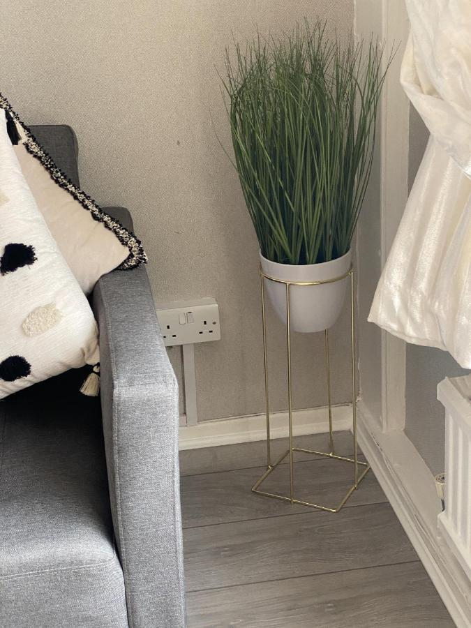 Bv Luxury Spacious 3 Bedroom House At Isaac Close Manchester Exterior foto