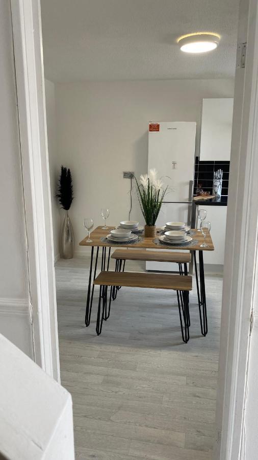 Bv Luxury Spacious 3 Bedroom House At Isaac Close Manchester Exterior foto
