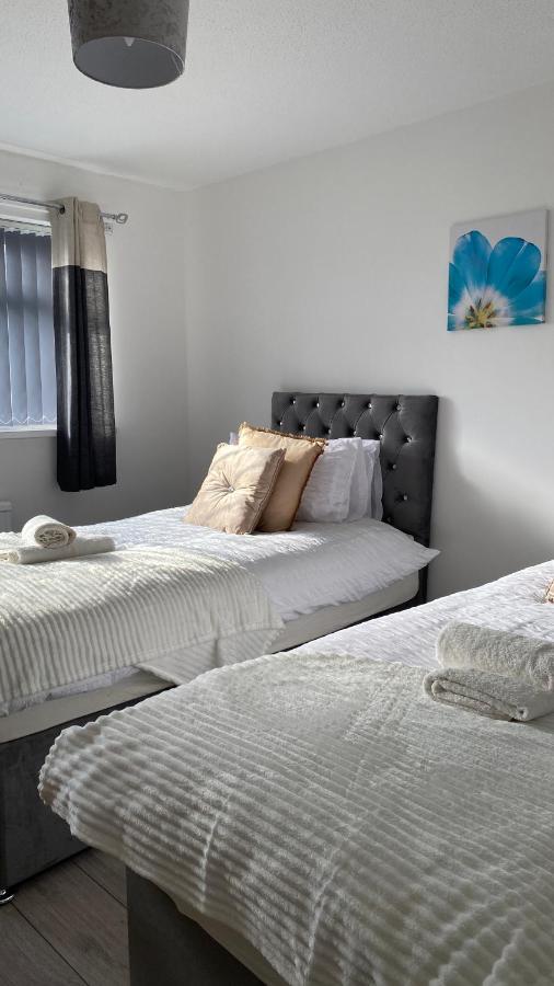 Bv Luxury Spacious 3 Bedroom House At Isaac Close Manchester Exterior foto