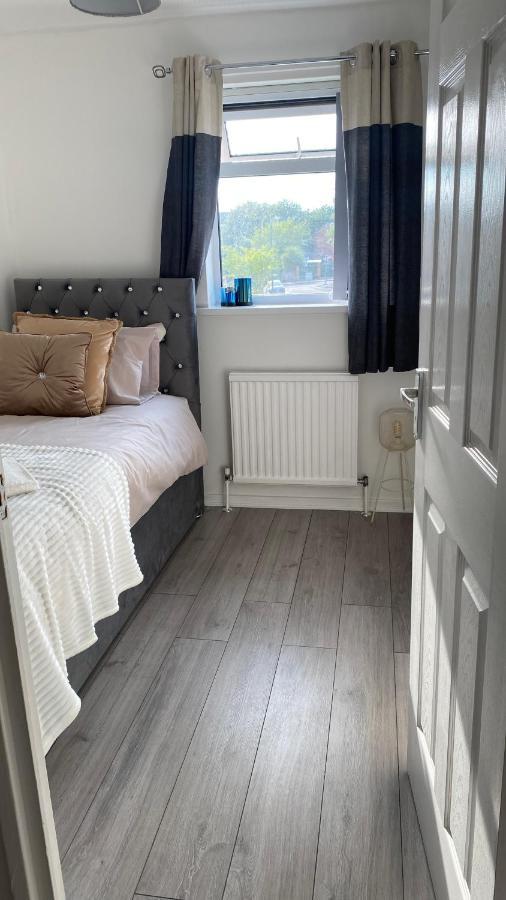 Bv Luxury Spacious 3 Bedroom House At Isaac Close Manchester Exterior foto